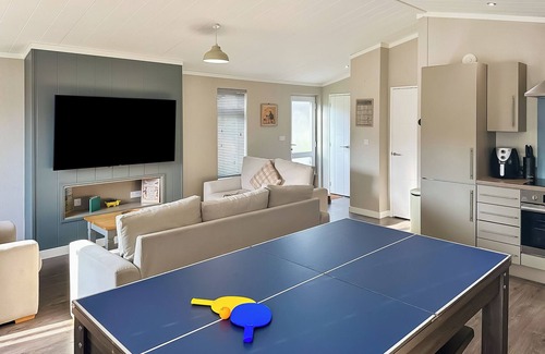 Raywell Ski Chalet | Spacious 3 Bedroom Retreat with Spa and Hot Tub in Raywell