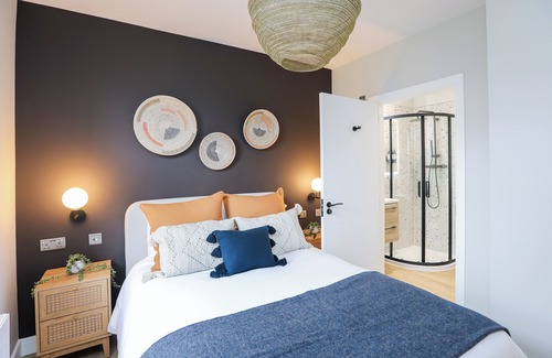 Hereford House | Indulgent Retreat with Spa-Like Bathrooms and Family Amenities