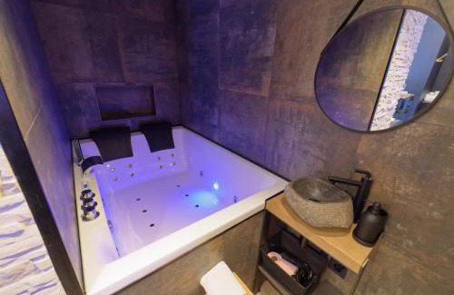 Aulnat Apartment | Indulgent Spa Escape - Queen Size Cocooning Retreat