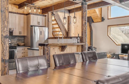 Saint-Philemon Ski Chalet | SPA , Montagne, Table de babyfoot | Le Pionnier