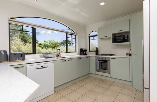 Greenlane - Ellerslie House | Discover Relaxation: Spa, Movies & Games at Ellerslie!