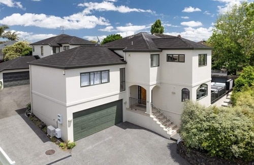 Greenlane - Ellerslie House | Discover Relaxation: Spa, Movies & Games at Ellerslie!