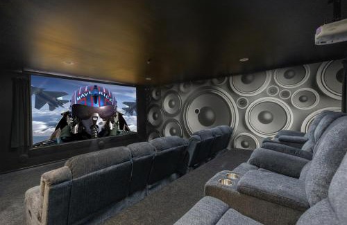 Greenlane - Ellerslie House | Relax and Enjoy Spa, Movies & More in Ellerslie!