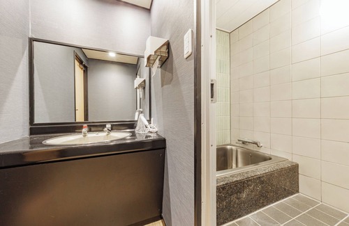 Iwaki House | Relax at Spa Resort Hawaiians with Family-Friendly Amenities