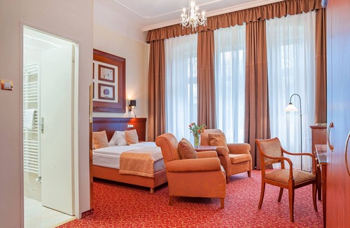 Frantiskovy Lazne Hotel | Relaxing Spa Resort PAWLIK-AQUAFORUM with Pool & Hot Tub