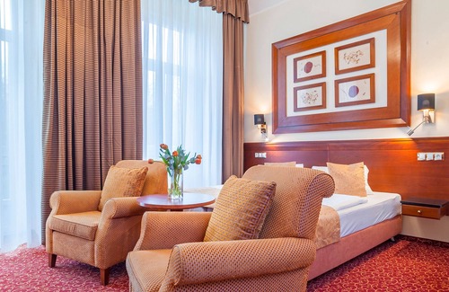 Frantiskovy Lazne Hotel | Relaxing Spa Resort PAWLIK-AQUAFORUM with Pool & Hot Tub