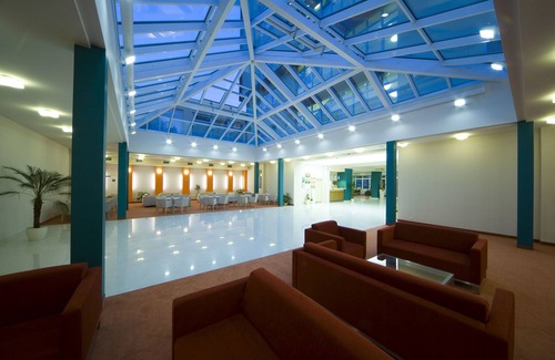 Karlovy Vary Resort | Relax at Spa Resort Sanssouci: 4-Star Getaway with Pool & Spa