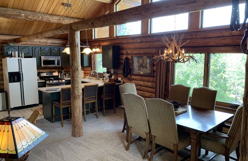 Snowline House | Serene Spa Retreat in Log Cabin at Sandia Mountain