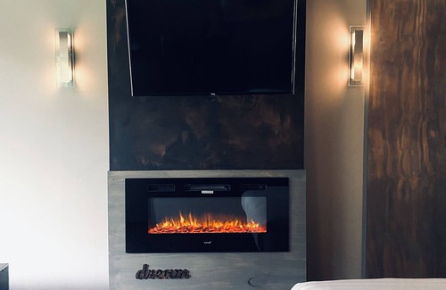 Hepburn House | Indulge in Spa Suites at Raven with Premium Amenities