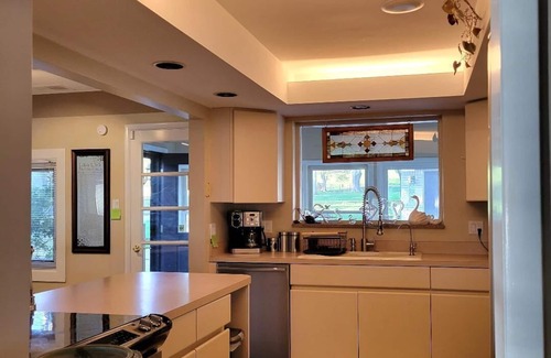 White Lake House | Family-Friendly Lakefront Cottage with Excellent Fishing