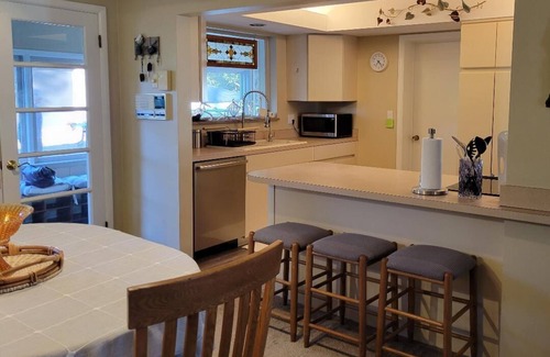 White Lake House | Family-Friendly Lakefront Cottage with Excellent Fishing