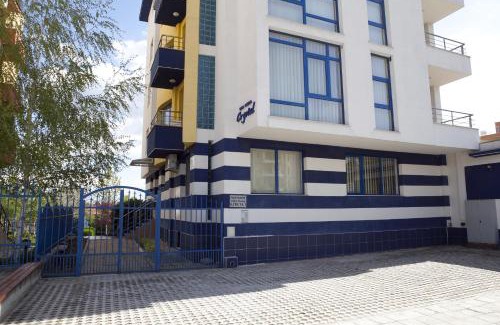 Hisarja Apartment | Relaxing Spa Villa Crystal with Hot Tub & Family Amenities