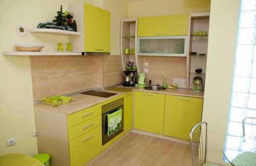 Hisarja Apartment | Relaxing Spa Villa Crystal with Hot Tub & Family Amenities