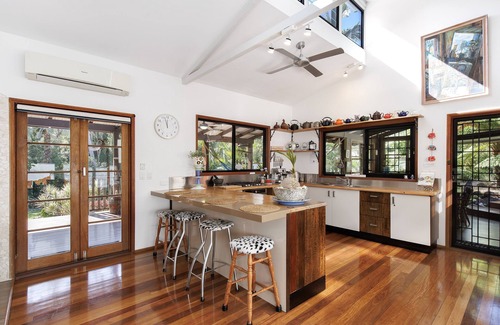 Doonan House | Idyllic Spa Retreat with Tropical Garden View Near Beaches