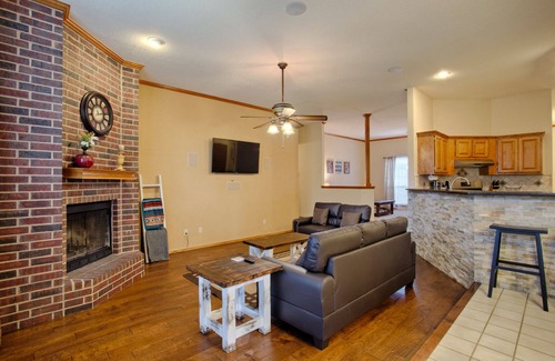 Edmond House | Spacious Comfort with Pool, Kitchen & Pet-Friendly Options