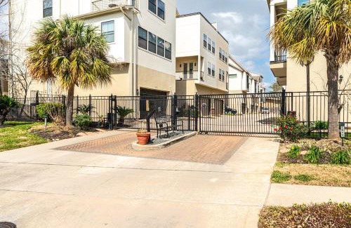 MacGregor House | Discover Space City Palace: Eco-Friendly Family Retreat