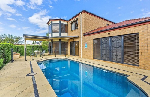 Norwest House | Modern Space for Entertainment and Family Comfort