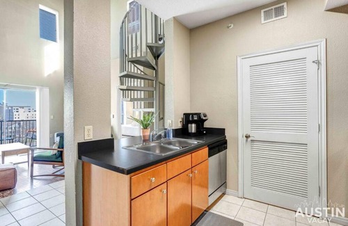 West Campus Apartment | Spacious Retreat for 8 Steps from Downtown & UT Campus