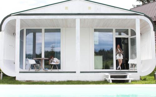 Yablunytsya Cabin | Discover Space Place: Oceanfront Retreat with Pet-Friendly Perks