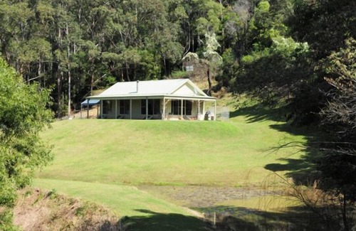 Tapitallee Cottage | Relax in Comfort at Bundanon The Stables @Tapitallee Lodges