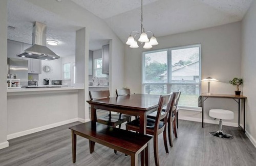 Southbelt/Ellington House | Inviting Space City Retreat Near NASA and Galveston Cruises
