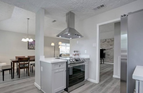 Southbelt/Ellington House | Inviting Space City Retreat Near NASA and Galveston Cruises