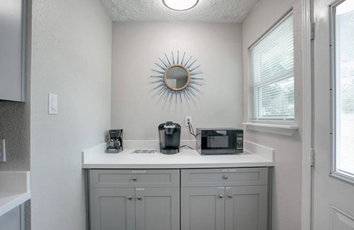 Southbelt/Ellington House | Inviting Space City Retreat Near NASA and Galveston Cruises