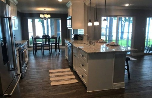 Indian Shores House | Top Family Destination for Fun and Relaxation by the Lake