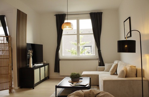 Frohnhausen Apartment | Guest Rated 10/10: Spacestays Designer Apartment for Five