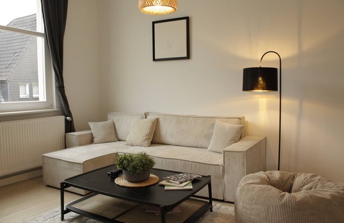 Frohnhausen Apartment | Guest Rated 10/10: Spacestays Designer Apartment for Five