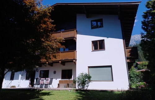 Scheffau am Wilden Kaiser Apartment | Family-Friendly Apartment with Fireplace and Play Area