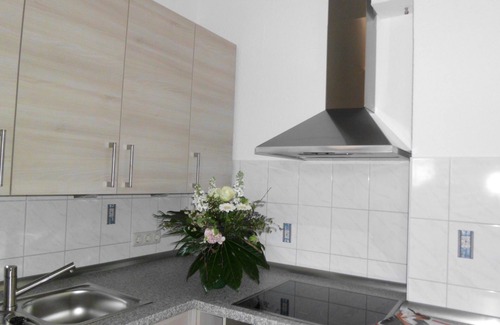 Legde/Quitzobel Apartment | Cozy Mezzanine Apartment with Ocean View & Pool Access