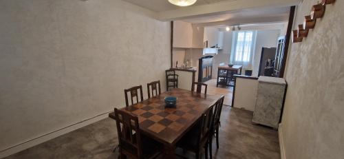 Oloron-Sainte-Marie House | Family-Friendly Suite at Maison de Ville – Rated 8.6/10