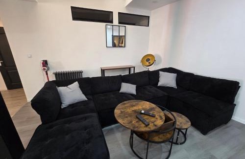 Foix Apartment | Spacieux 120 m2 en 3 chambres centre Foix - 2 sdb et 2 wc - Parking gratuit à 1 Minute