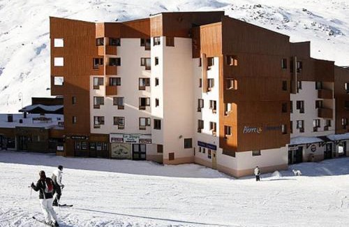Les Bruyeres Apartment | Family-Friendly 3-Room Cabin Steps from the Slopes