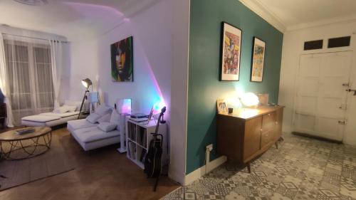Saint Maurice Apartment | Elegant 4-Piece Art Deco Suite for Family Getaways