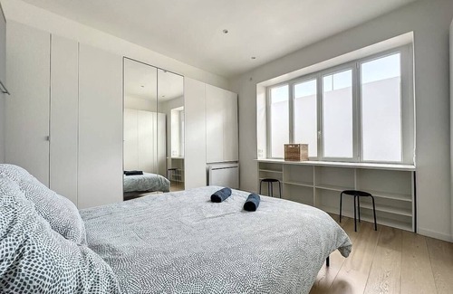 Vassieux - Crepieux Apartment | Spacious Terrace Retreat for 6 in Caluire