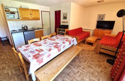 Valfrejus Apartment | Spacieux appart 3 pièces + cabine, 10 pers, coeur de station, Valfréjus - FR-1-265-204