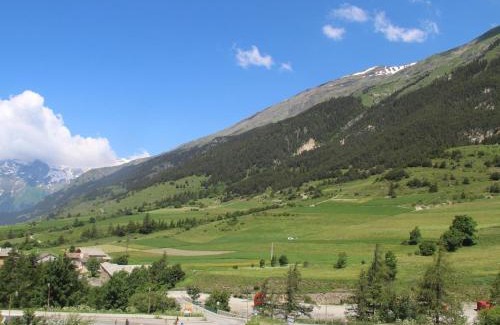 Val Cenis Apartment | Spacious 6-Person Apartment with Terrace & WiFi in Val-Cenis