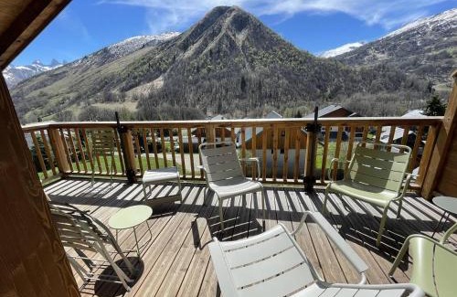 Saint-Sorlin-d'Arves Apartment | Spacious Duplex with Terraces for 10 in Village Center