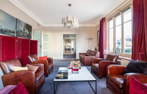 Ternes Apartment | Elegant Apartment at Porte des Ternes - 4 Star Rated