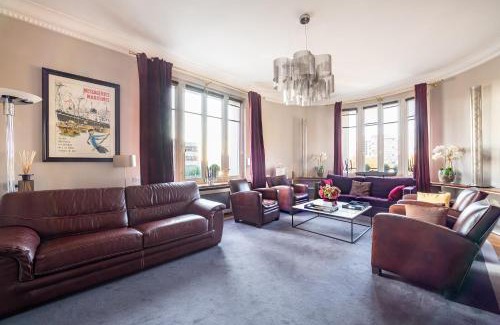 Ternes Apartment | Elegant Apartment at Porte des Ternes - 4 Star Rated
