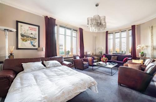 Ternes Apartment | Elegant Apartment at Porte des Ternes - 4 Star Rated