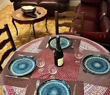 Les Louvrais Apartment | Cozy Apartment in Residence: Pet & Child Friendly Stay