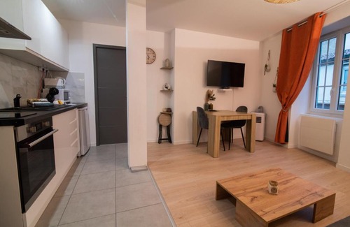 Alpes-Romans Apartment | Cozy T2 in the Heart of the City - Family Friendly Stay