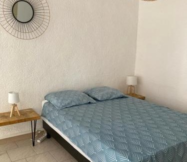 Entraigues-sur-la-Sorgue Apartment | Pet-Friendly 2-Bedroom Retreat with Private Parking