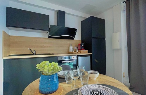 Lunel-Viel Apartment | Inviting Studio for Families with Child-Friendly Amenities