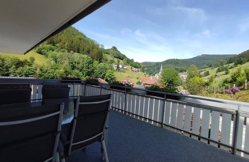 Bad Peterstal-Griesbach Apartment | Spacious and quiet 'Ferienwohnung Schwarzwaldblick' with a picturesque view