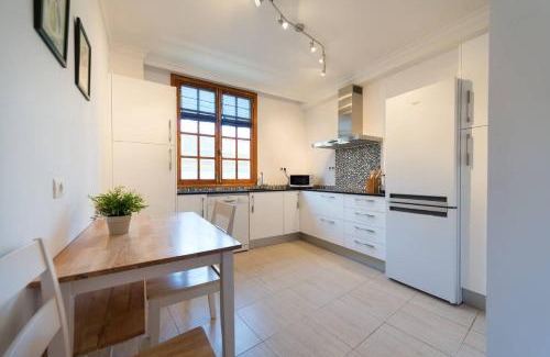 Vegueta Apartment | Spacious 3-Bedroom Apartment with Terrace in Gran Canaria
