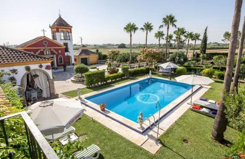 Los Palacios y Villafranca Villa | Inviting 4-Bedroom Villa with Private Pool in Los Palacios